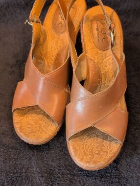 b.o.c. Women’s Tan Leather Crisscross Slingback Sandals